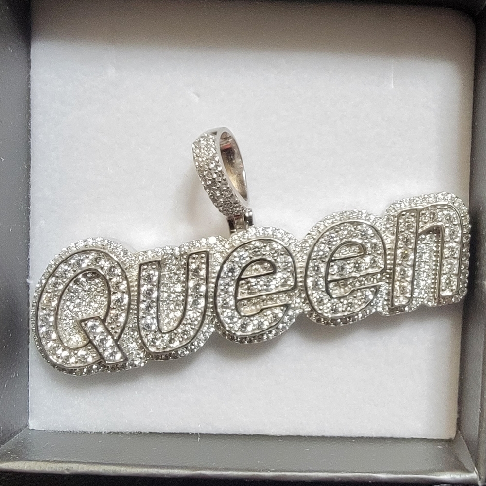 QUEEN pendant